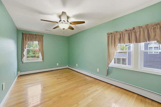 81 Rochdale St, Auburn, MA 01501