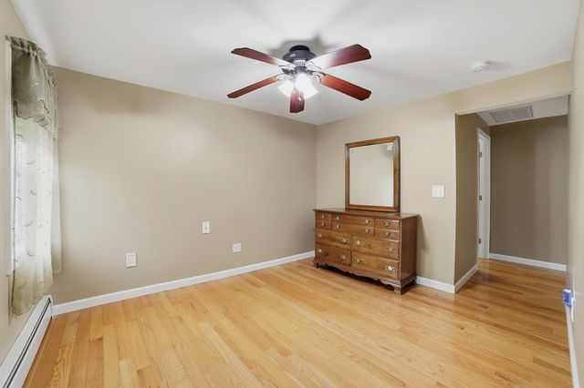 81 Rochdale St, Auburn, MA 01501