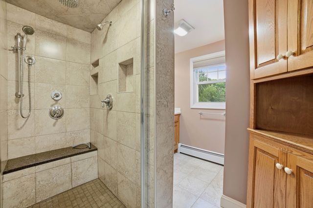 81 Rochdale St, Auburn, MA 01501