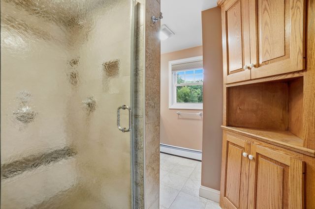 81 Rochdale St, Auburn, MA 01501
