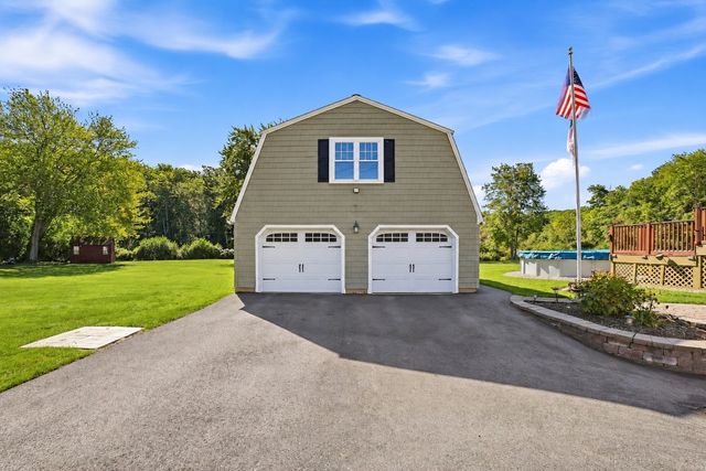 81 Rochdale St, Auburn, MA 01501