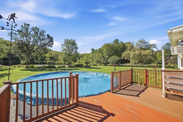 81 Rochdale St, Auburn, MA 01501