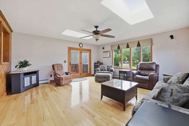 81 Rochdale St, Auburn, MA 01501