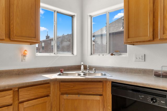 616 Lone Pine Drive SW, Albuquerque, NM 87121