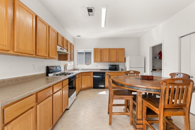 616 Lone Pine Drive SW, Albuquerque, NM 87121