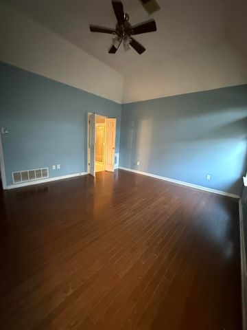 30 COUNTRY FOREST DR, Oakland, TN 38060