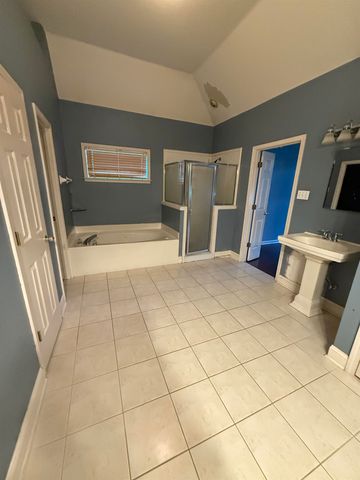 30 COUNTRY FOREST DR, Oakland, TN 38060