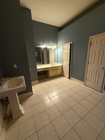 30 COUNTRY FOREST DR, Oakland, TN 38060