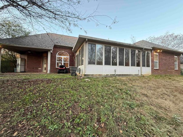 30 COUNTRY FOREST DR, Oakland, TN 38060