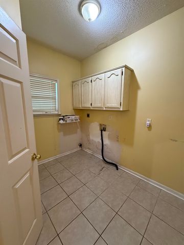 30 COUNTRY FOREST DR, Oakland, TN 38060