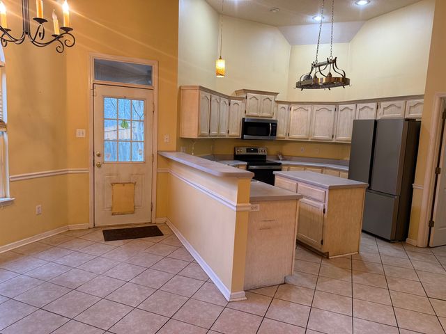 30 COUNTRY FOREST DR, Oakland, TN 38060