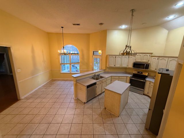 30 COUNTRY FOREST DR, Oakland, TN 38060