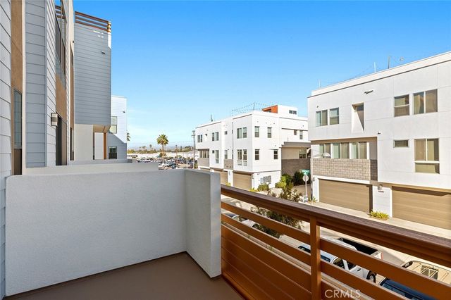 1684 Topanga, Costa Mesa, CA 92627