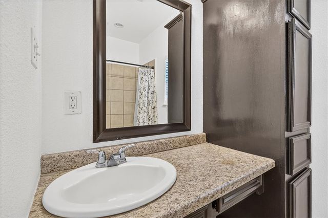 745 Lansdown Dr, Corpus Christi, TX 78412