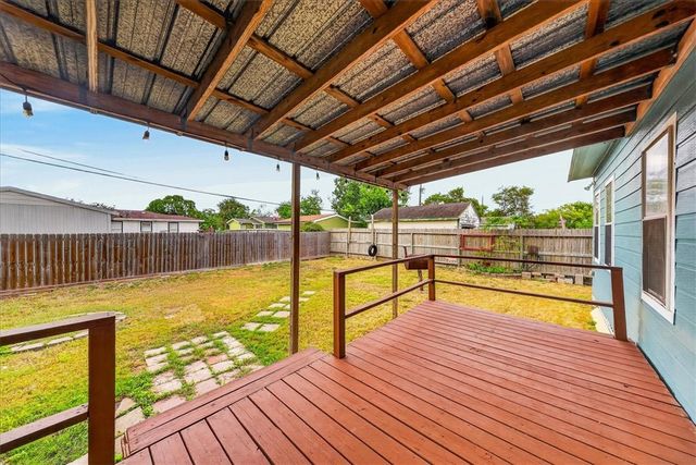 745 Lansdown Dr, Corpus Christi, TX 78412