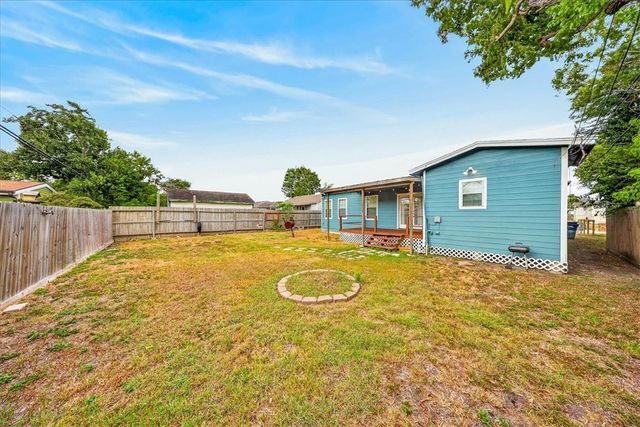 745 Lansdown Dr, Corpus Christi, TX 78412