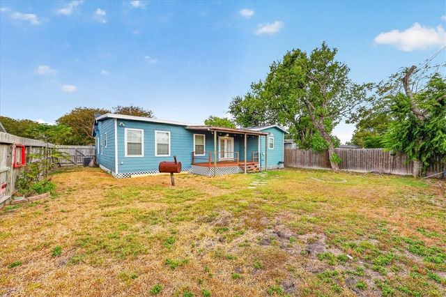 745 Lansdown Dr, Corpus Christi, TX 78412