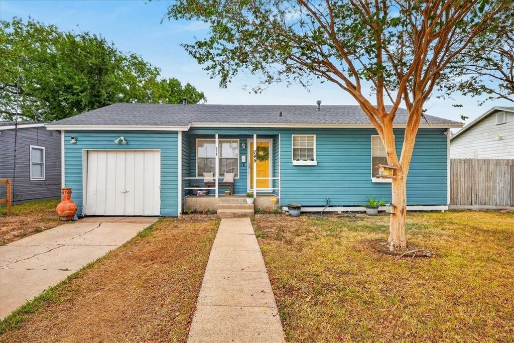 745 Lansdown Dr, Corpus Christi, TX 78412 — exterior