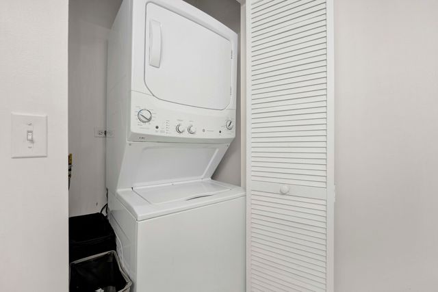 1134 W Granville Avenue 820, Chicago, IL 60660