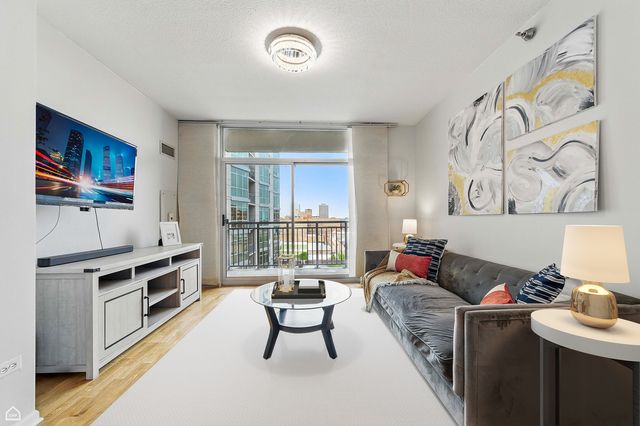 1134 W Granville Avenue 820, Chicago, IL 60660