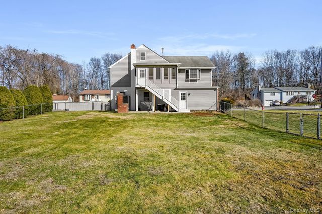 15 Milano Drive, Poughkeepsie, NY 12603