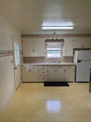 402 9th Street, Baraboo, WI 53913