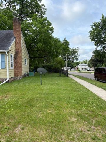 402 9th Street, Baraboo, WI 53913