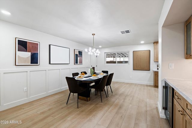 709 E ROYAL PALM Road, Phoenix, AZ 85020