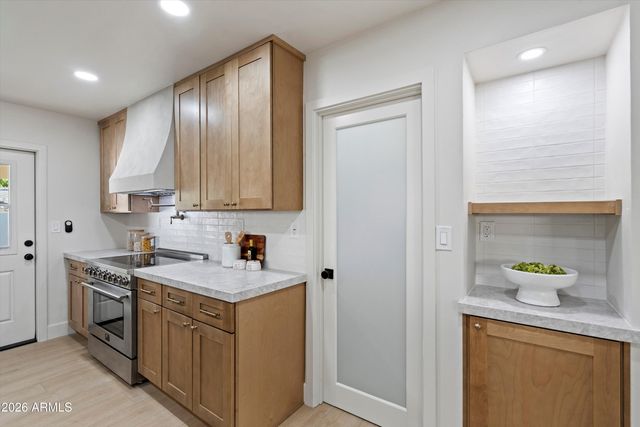 709 E ROYAL PALM Road, Phoenix, AZ 85020