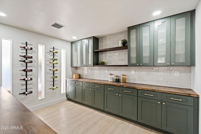 709 E ROYAL PALM Road, Phoenix, AZ 85020