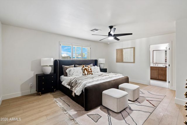 709 E ROYAL PALM Road, Phoenix, AZ 85020