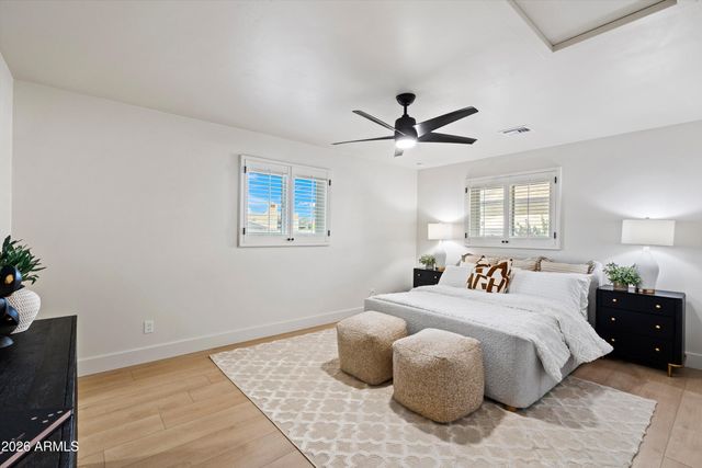 709 E ROYAL PALM Road, Phoenix, AZ 85020