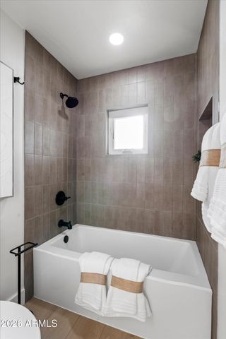 709 E ROYAL PALM Road, Phoenix, AZ 85020