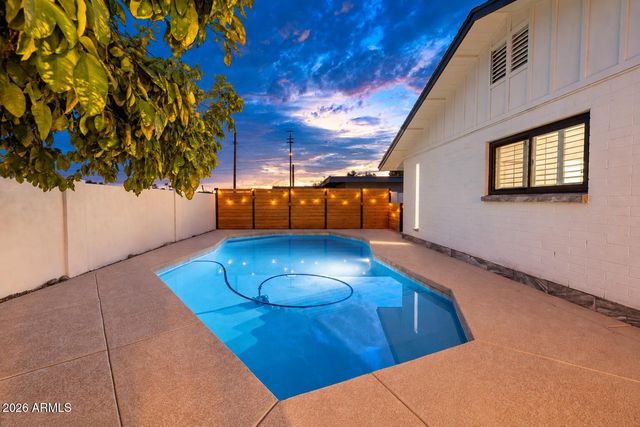 709 E ROYAL PALM Road, Phoenix, AZ 85020