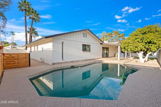 709 E ROYAL PALM Road, Phoenix, AZ 85020