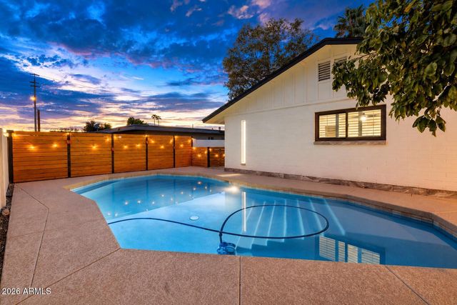 709 E ROYAL PALM Road, Phoenix, AZ 85020