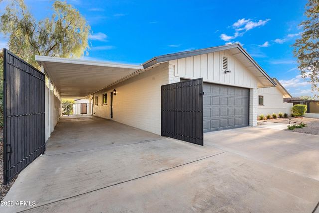 709 E ROYAL PALM Road, Phoenix, AZ 85020