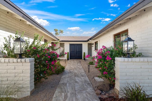 709 E ROYAL PALM Road, Phoenix, AZ 85020