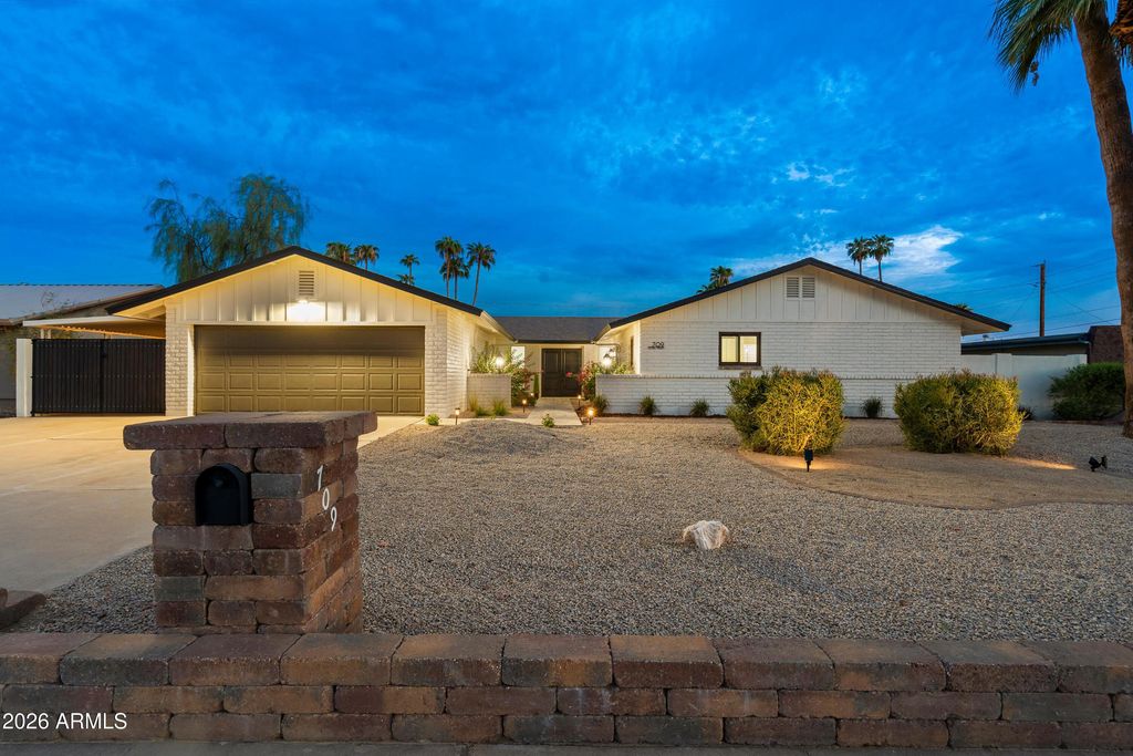 709 E ROYAL PALM Road, Phoenix, AZ 85020 — exterior