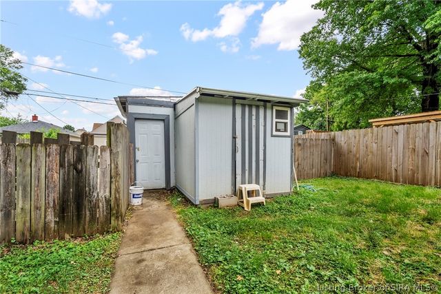 2121 E Elm Street, New Albany, IN 47150