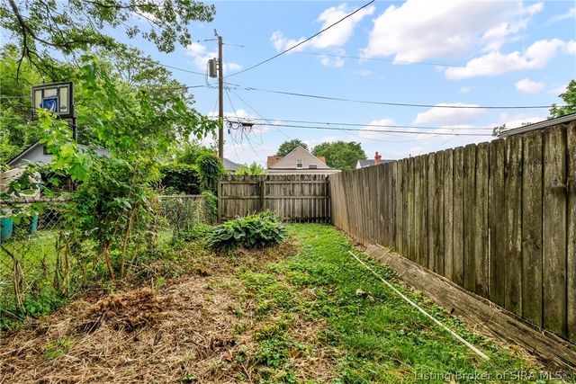 2121 E Elm Street, New Albany, IN 47150