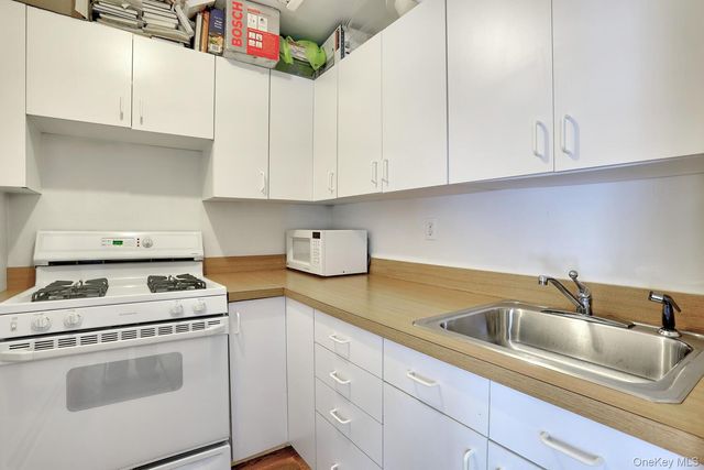 6 Orchard Hill Drive, Monsey, NY 10952