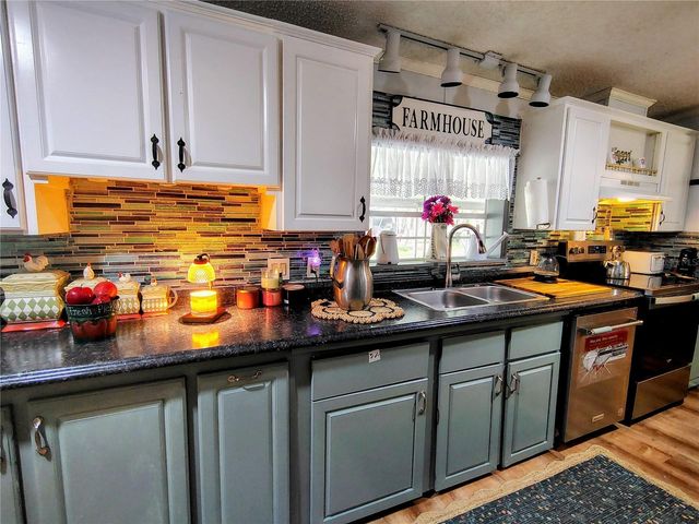 25 CANAL WAY, Lake Panasoffkee, FL 33538
