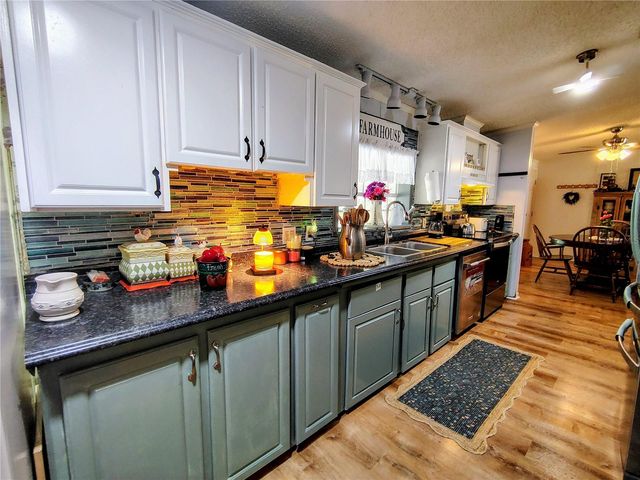 25 CANAL WAY, Lake Panasoffkee, FL 33538