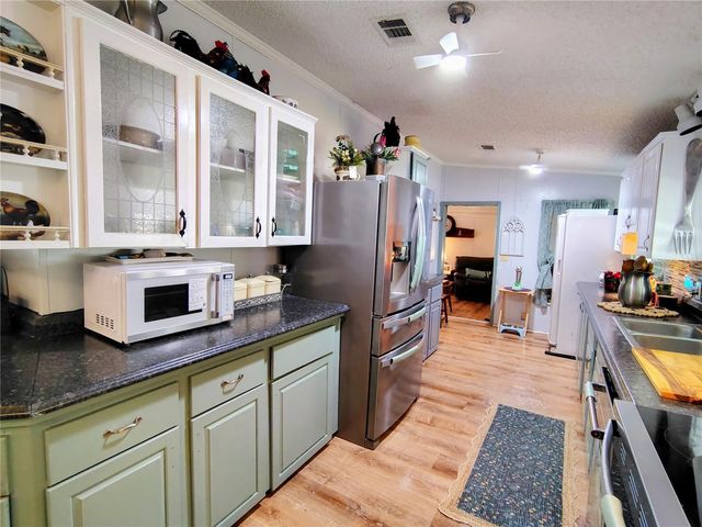 25 CANAL WAY, Lake Panasoffkee, FL 33538
