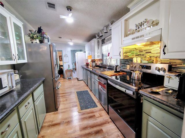 25 CANAL WAY, Lake Panasoffkee, FL 33538