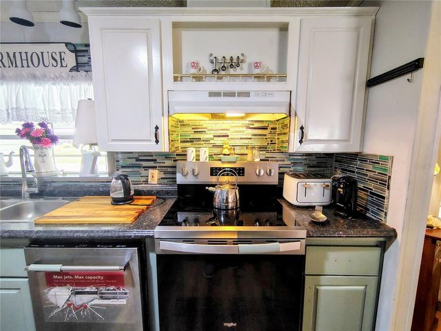 25 CANAL WAY, Lake Panasoffkee, FL 33538