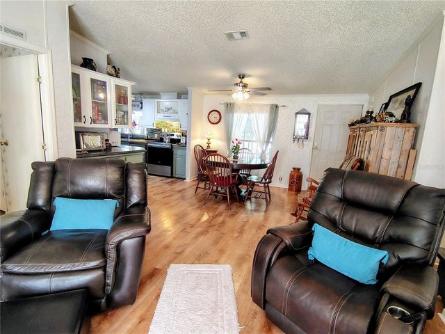 25 CANAL WAY, Lake Panasoffkee, FL 33538