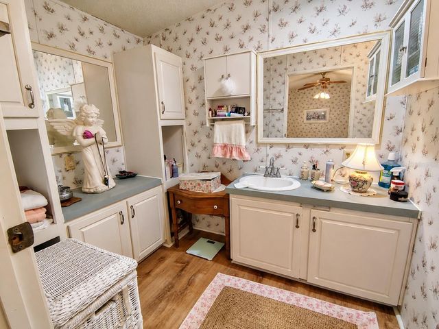 25 CANAL WAY, Lake Panasoffkee, FL 33538