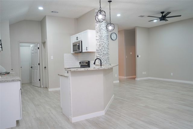 5811 Sterling Green Trail, Arlington, TX 76017